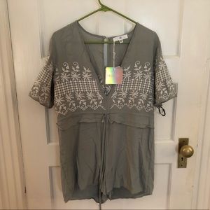 Romper- never worn! Singes are the waist!